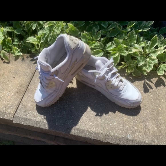 Nike air maxes - Picture 1 of 3